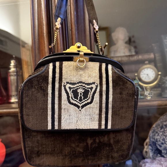Roberta Di Camerino vintage brown handbag...soooo charming. - Picture 1 of 3